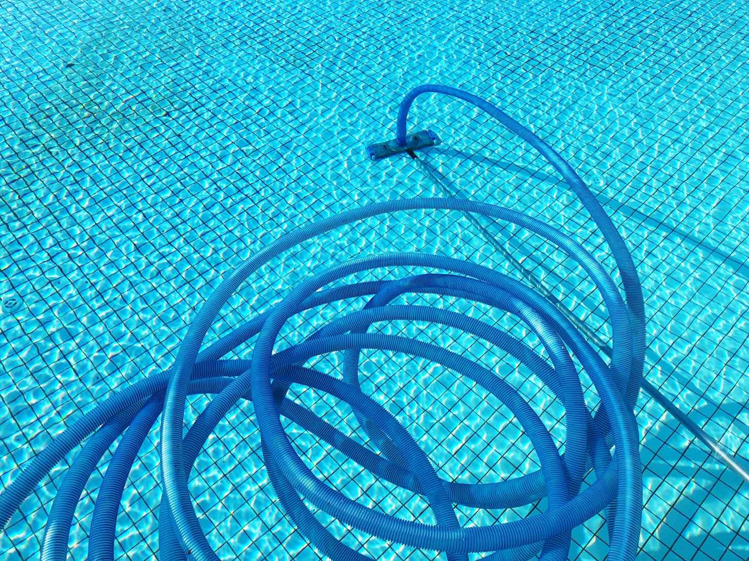 cleaning-tubes-in-a-swimming-pool-e1628821675524.jpg cleaning-tubes-in-a-swimming-pool-e1628821675524.jpg